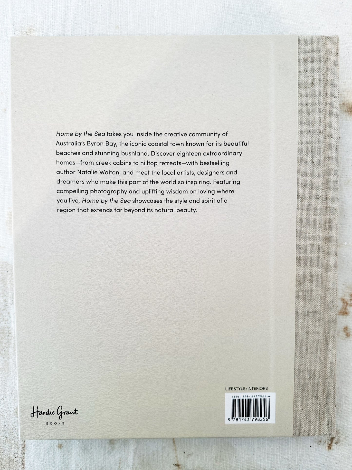 Home by the Sea: The Surf Shacks and Hinterland Hideaways of Byron Bay / Natalie Walton