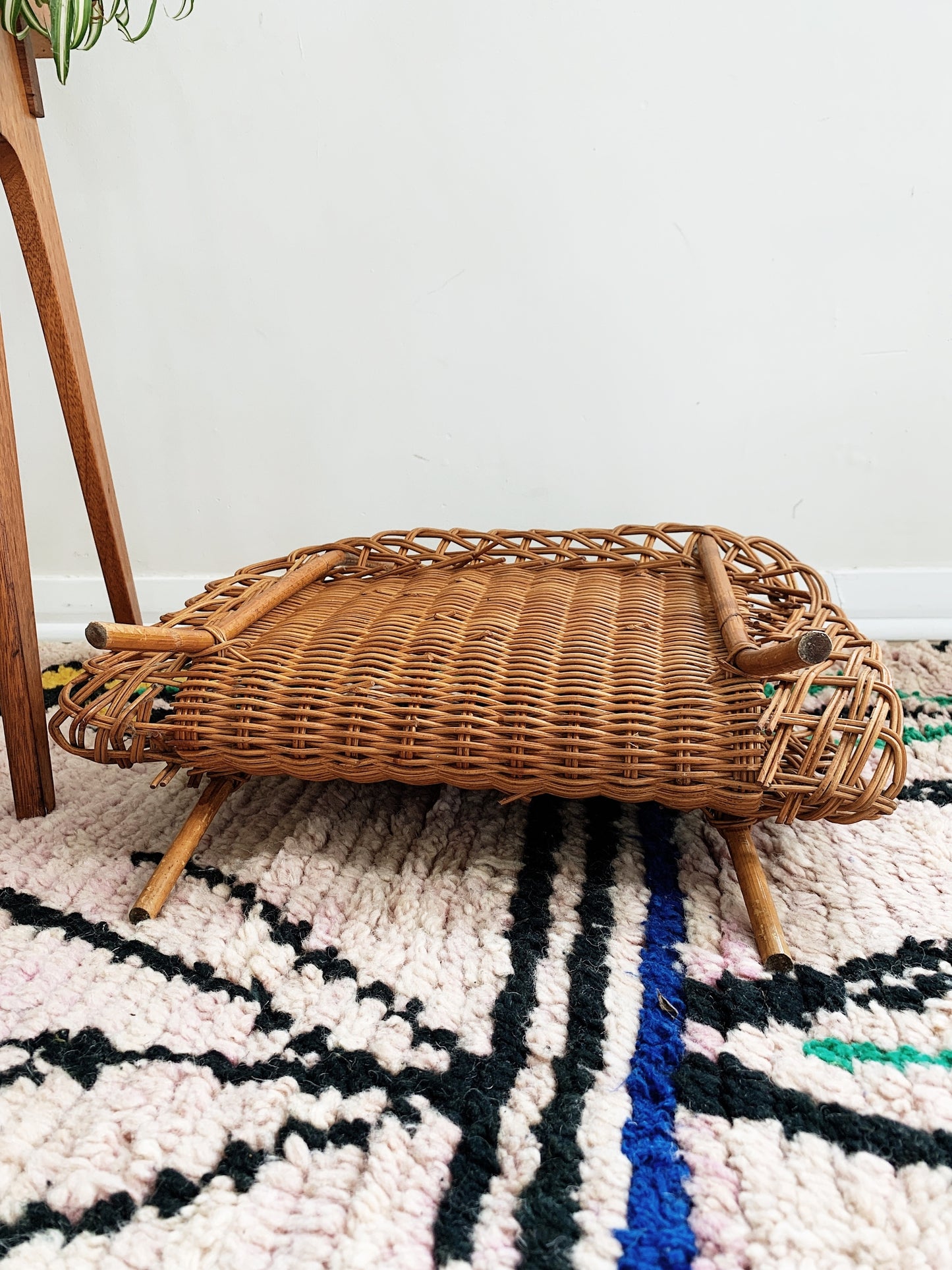 Cane Folded Magazine/LP Rack