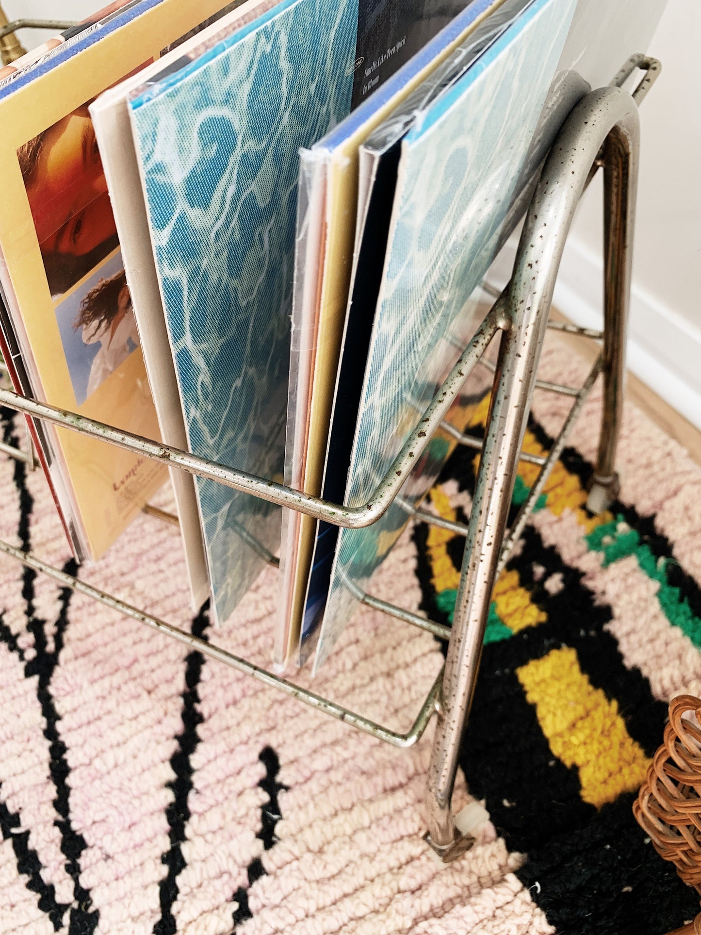 Chrome Atomic A-frame LP Rack