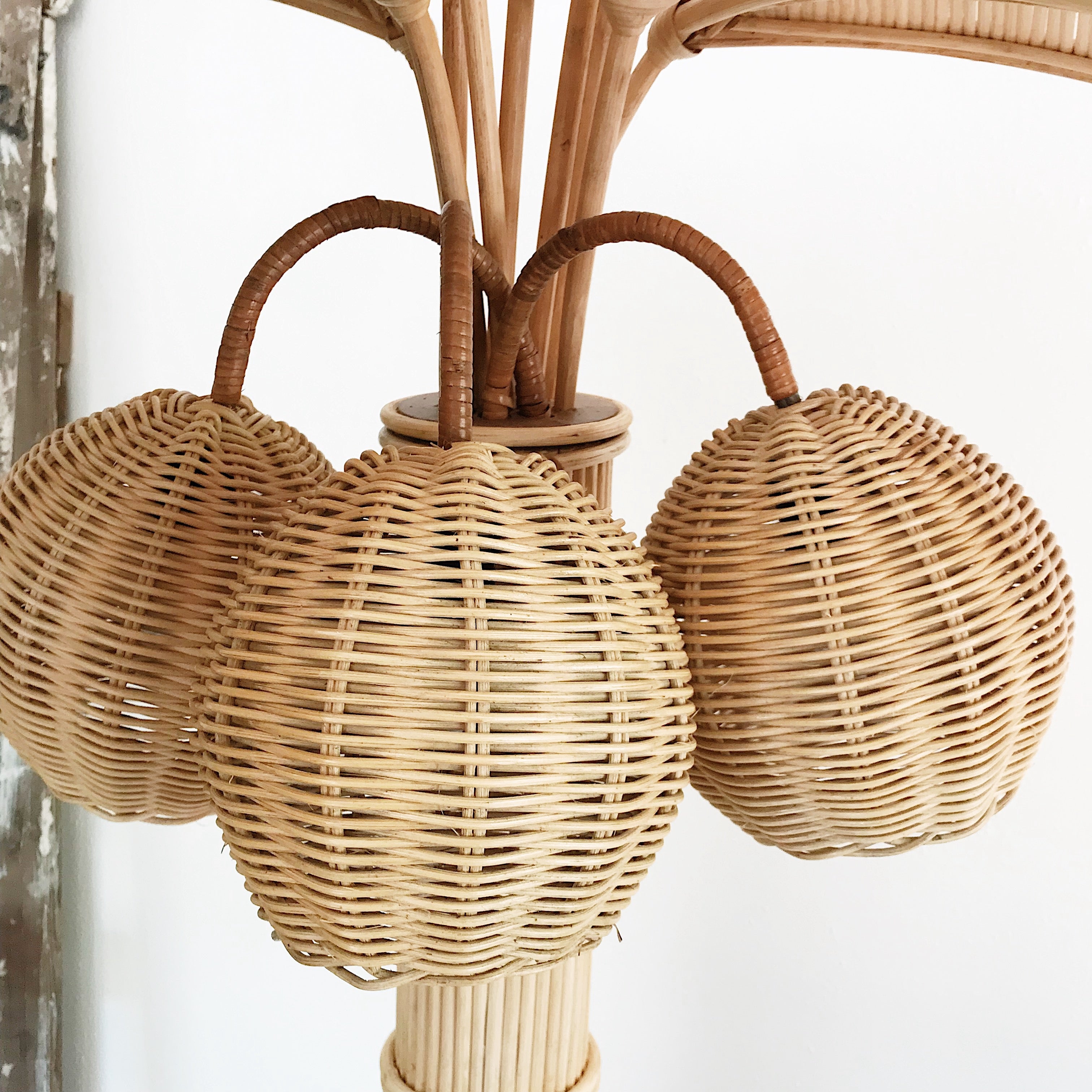 Wicker palm store tree lamp