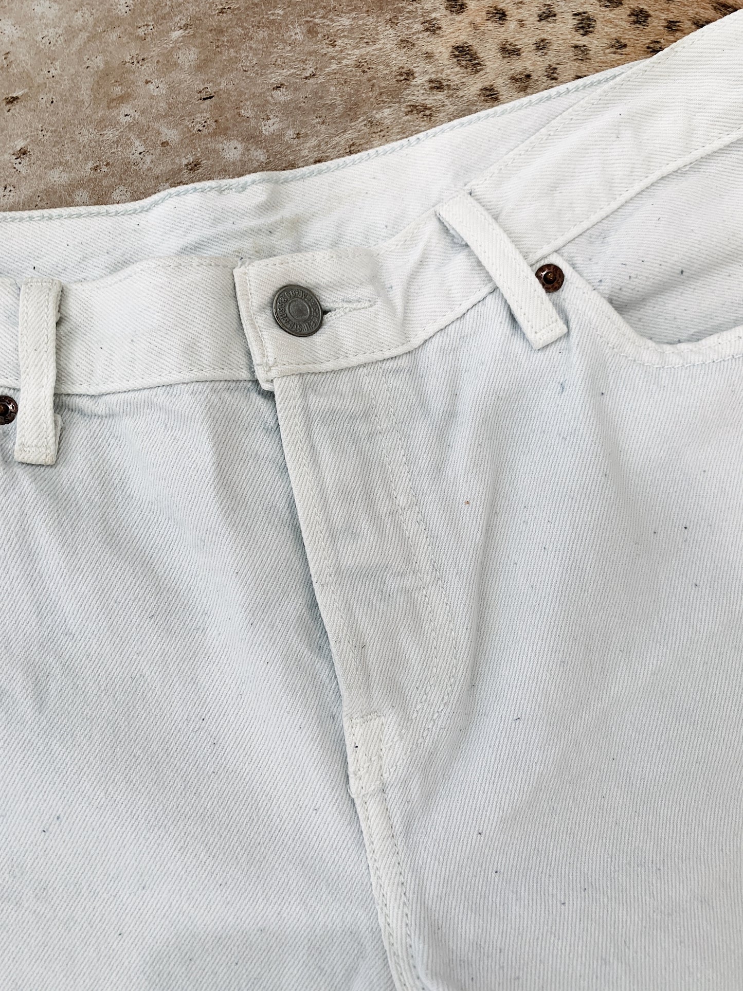 Vintage Levi's High W Re-cut Denim Shorts / Size 33